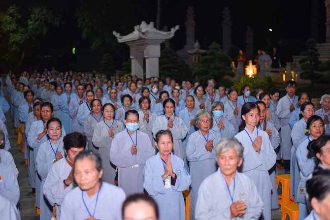 Three-Jewel gratitude Ceremony in the 100th seven-day Retreat