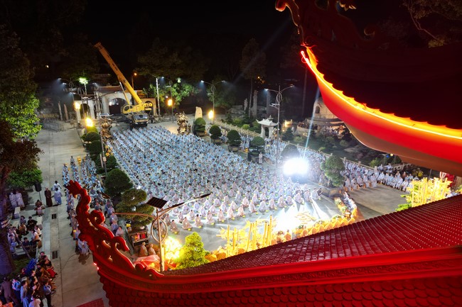 Three-Jewel gratitude Ceremony in the 100th seven-day Retreat