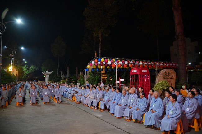 Three-Jewel gratitude Ceremony in the 100th seven-day Retreat