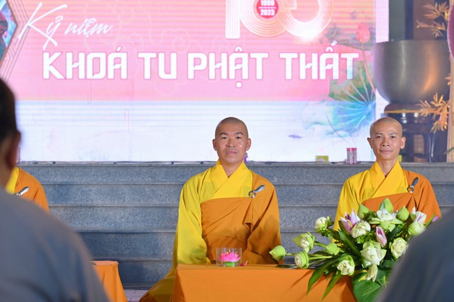 Three-Jewel gratitude Ceremony in the 100th seven-day Retreat