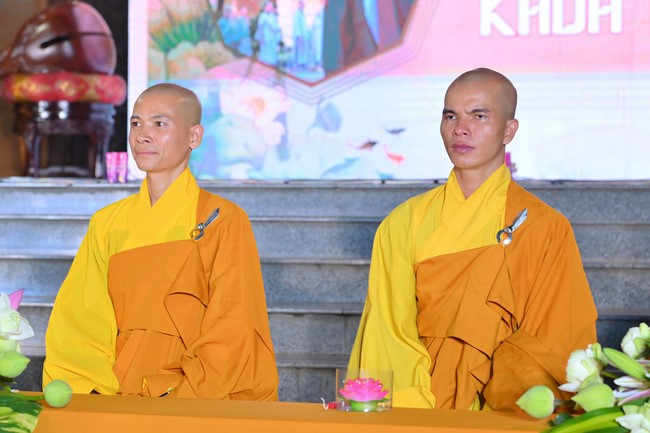 Three-Jewel gratitude Ceremony in the 100th seven-day Retreat