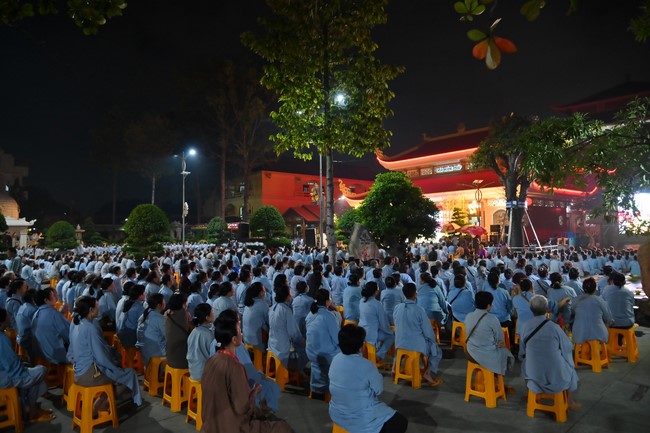Three-Jewel gratitude Ceremony in the 100th seven-day Retreat