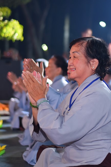 Three-Jewel gratitude Ceremony in the 100th seven-day Retreat