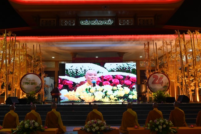 Three-Jewel gratitude Ceremony in the 100th seven-day Retreat