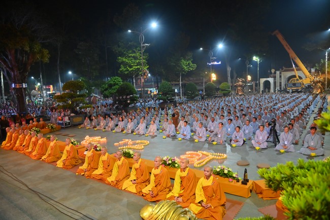 Three-Jewel gratitude Ceremony in the 100th seven-day Retreat