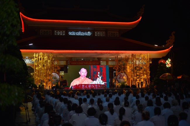 Three-Jewel gratitude Ceremony in the 100th seven-day Retreat