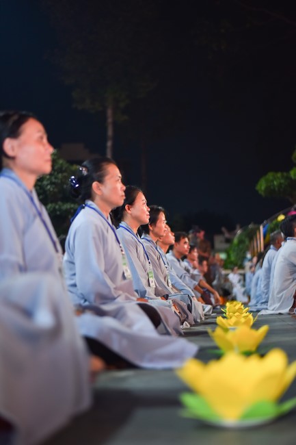 Three-Jewel gratitude Ceremony in the 100th seven-day Retreat