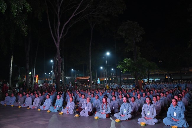 Three-Jewel gratitude Ceremony in the 100th seven-day Retreat