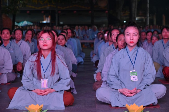 Three-Jewel gratitude Ceremony in the 100th seven-day Retreat