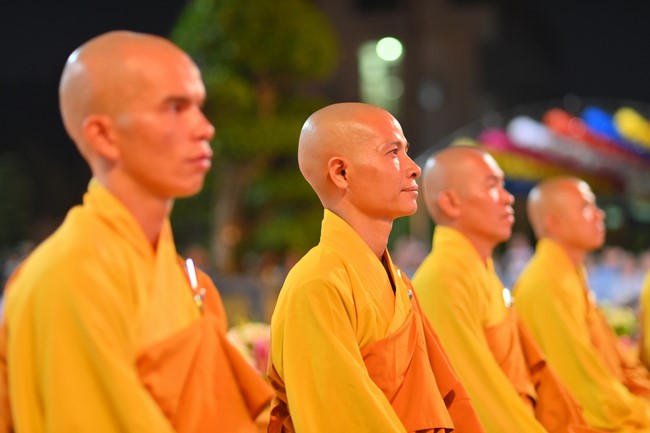 Three-Jewel gratitude Ceremony in the 100th seven-day Retreat