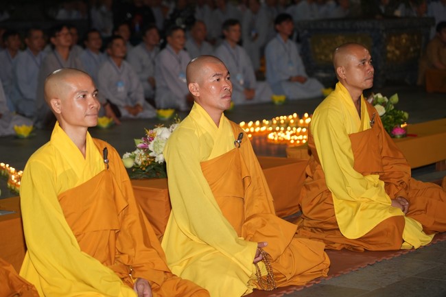 Three-Jewel gratitude Ceremony in the 100th seven-day Retreat