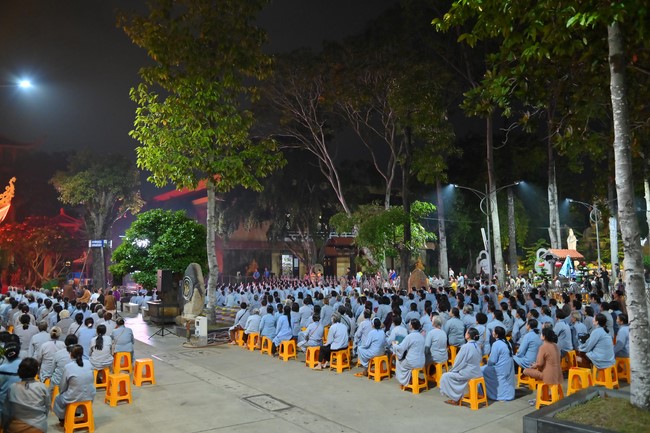 Three-Jewel gratitude Ceremony in the 100th seven-day Retreat