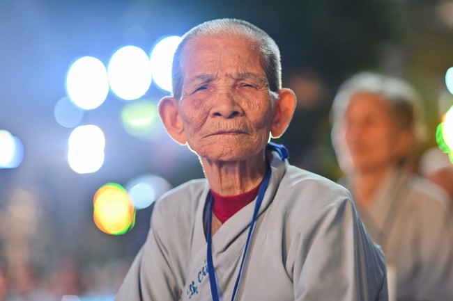 Three-Jewel gratitude Ceremony in the 100th seven-day Retreat