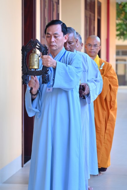 Dharma talk Should revenge or forgive the enemy? in the 100th Seven-Day Retreat