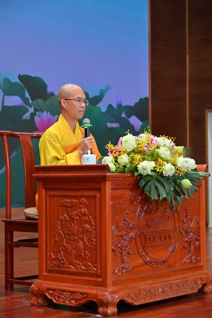 Dharma talk Should revenge or forgive the enemy? in the 100th Seven-Day Retreat