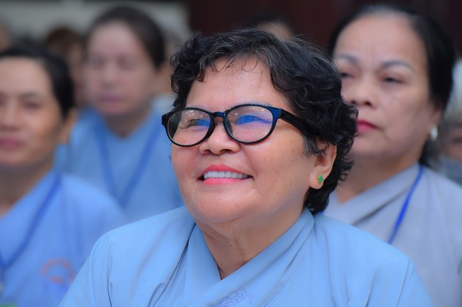 Dharma talk Should revenge or forgive the enemy? in the 100th Seven-Day Retreat