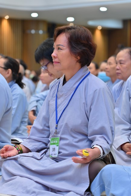 Dharma talk Should revenge or forgive the enemy? in the 100th Seven-Day Retreat