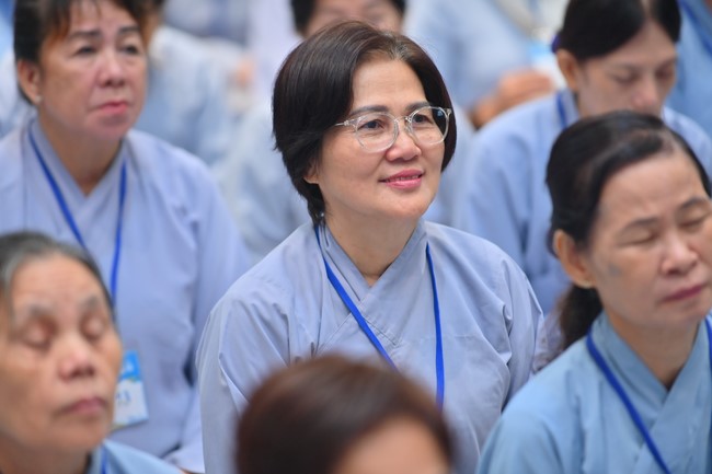 Dharma talk Should revenge or forgive the enemy? in the 100th Seven-Day Retreat