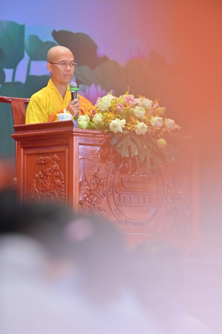 Dharma talk Should revenge or forgive the enemy? in the 100th Seven-Day Retreat