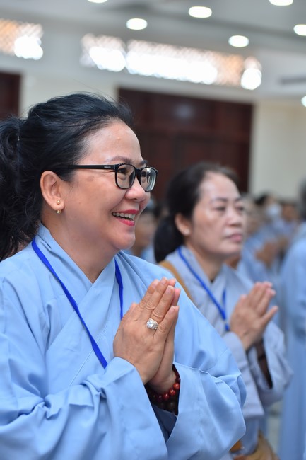 Dharma talk Should revenge or forgive the enemy? in the 100th Seven-Day Retreat