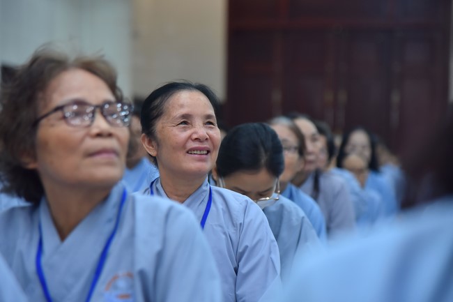 Dharma talk Should revenge or forgive the enemy? in the 100th Seven-Day Retreat