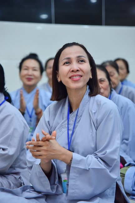 Dharma talk Should revenge or forgive the enemy? in the 100th Seven-Day Retreat