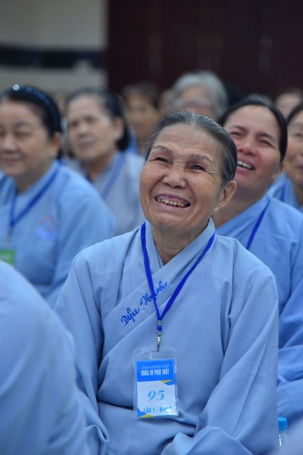 Dharma talk Should revenge or forgive the enemy? in the 100th Seven-Day Retreat