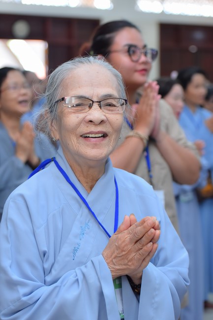 Dharma talk Should revenge or forgive the enemy? in the 100th Seven-Day Retreat