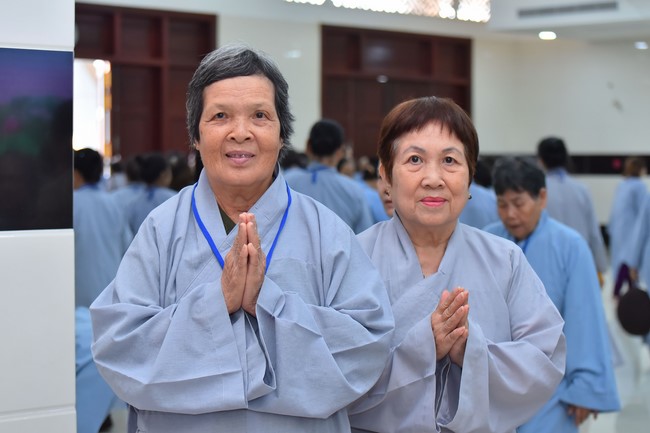 Dharma talk Should revenge or forgive the enemy? in the 100th Seven-Day Retreat