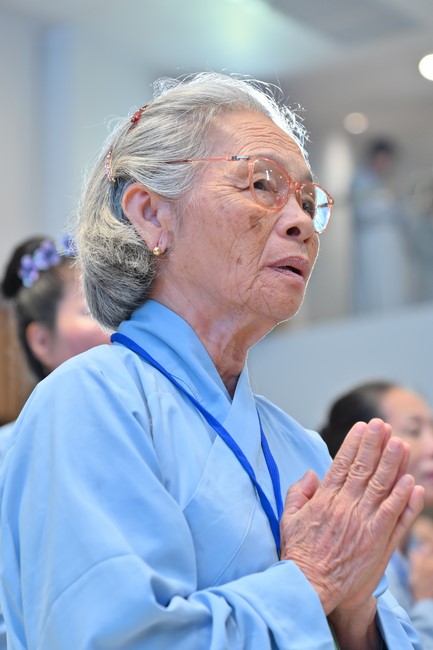 Dharma talk Should revenge or forgive the enemy? in the 100th Seven-Day Retreat