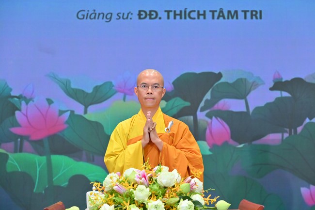 Dharma talk Should revenge or forgive the enemy? in the 100th Seven-Day Retreat