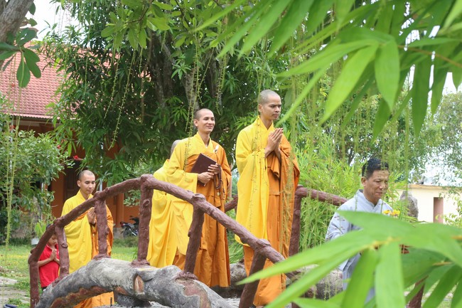 One- day Practice and Three-Jewel refuge Ceremony at Giai Lam Pagoda - Ha Tinh