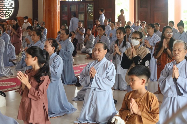 One- day Practice and Three-Jewel refuge Ceremony at Giai Lam Pagoda - Ha Tinh