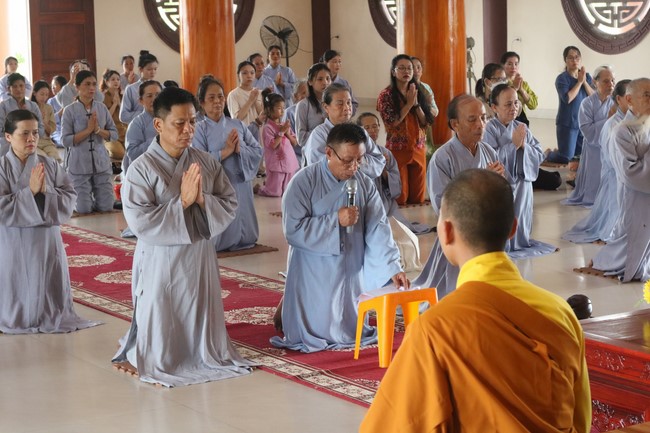 One- day Practice and Three-Jewel refuge Ceremony at Giai Lam Pagoda - Ha Tinh