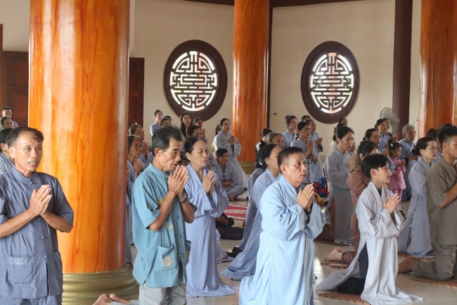 One- day Practice and Three-Jewel refuge Ceremony at Giai Lam Pagoda - Ha Tinh