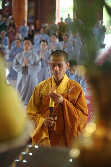 One- day Practice and Three-Jewel refuge Ceremony at Giai Lam Pagoda - Ha Tinh