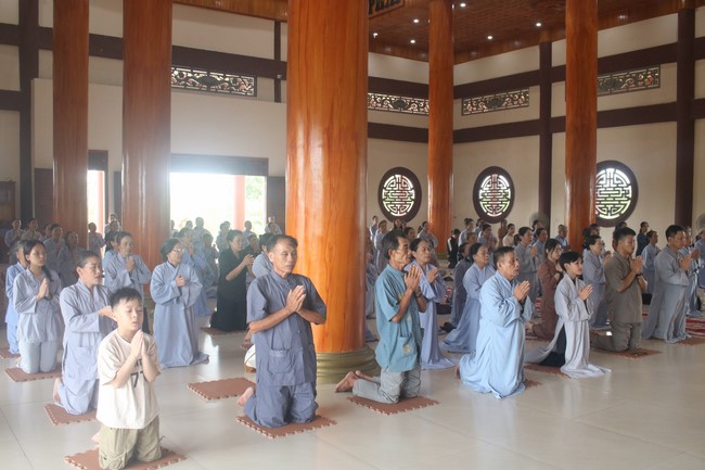 One- day Practice and Three-Jewel refuge Ceremony at Giai Lam Pagoda - Ha Tinh