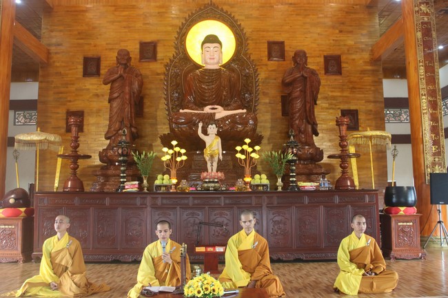 One- day Practice and Three-Jewel refuge Ceremony at Giai Lam Pagoda - Ha Tinh