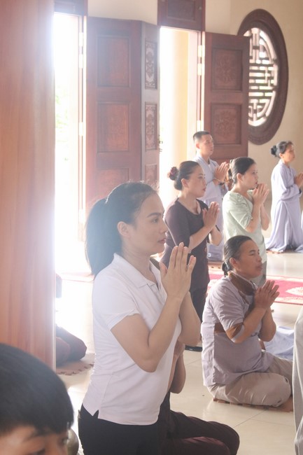 One- day Practice and Three-Jewel refuge Ceremony at Giai Lam Pagoda - Ha Tinh