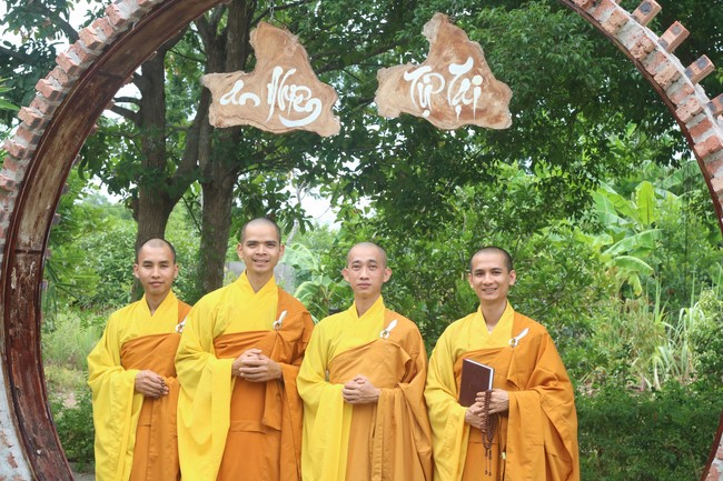 One- day Practice and Three-Jewel refuge Ceremony at Giai Lam Pagoda - Ha Tinh