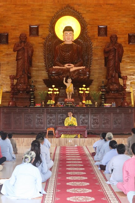 One- day Practice and Three-Jewel refuge Ceremony at Giai Lam Pagoda - Ha Tinh