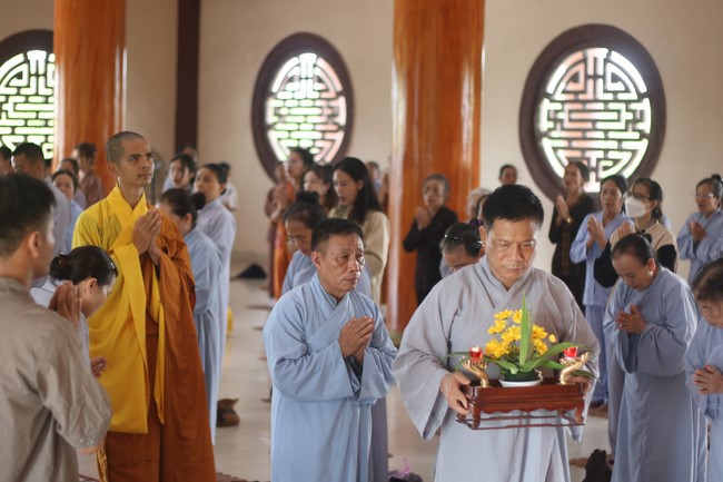 One- day Practice and Three-Jewel refuge Ceremony at Giai Lam Pagoda - Ha Tinh