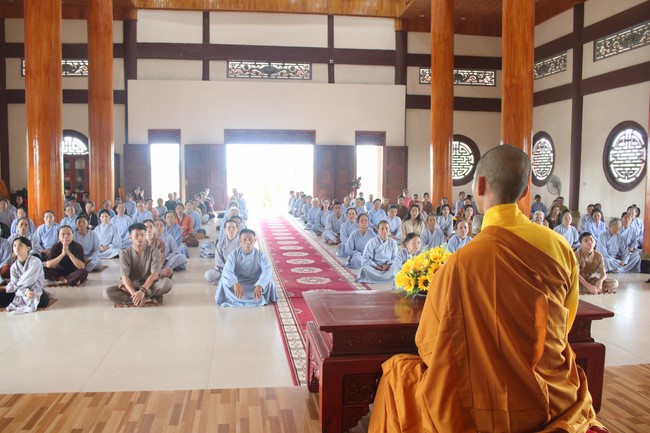 One- day Practice and Three-Jewel refuge Ceremony at Giai Lam Pagoda - Ha Tinh