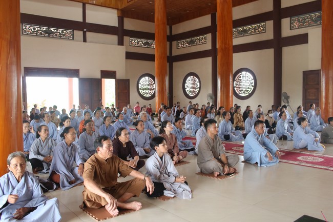 One- day Practice and Three-Jewel refuge Ceremony at Giai Lam Pagoda - Ha Tinh