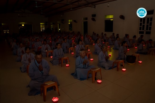 The Rite chanting Ksihitigarbha and the candle lighting night at Dong Cao Pagoda, Thanh Hoa