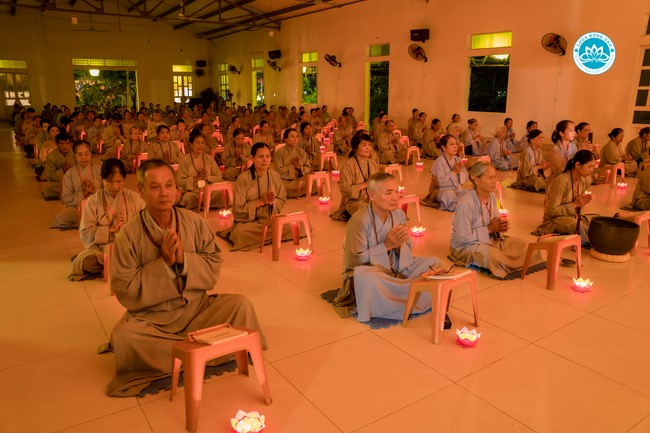 The Rite chanting Ksihitigarbha and the candle lighting night at Dong Cao Pagoda, Thanh Hoa