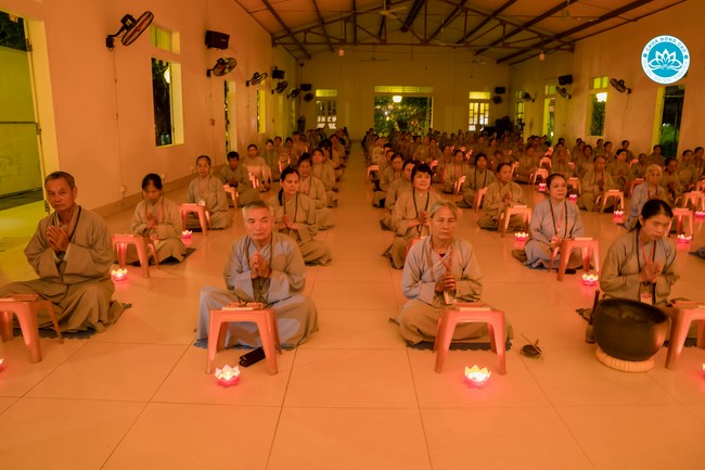 The Rite chanting Ksihitigarbha and the candle lighting night at Dong Cao Pagoda, Thanh Hoa