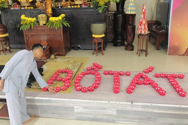The Rite chanting Ksihitigarbha and the candle lighting night at Dong Cao Pagoda, Thanh Hoa