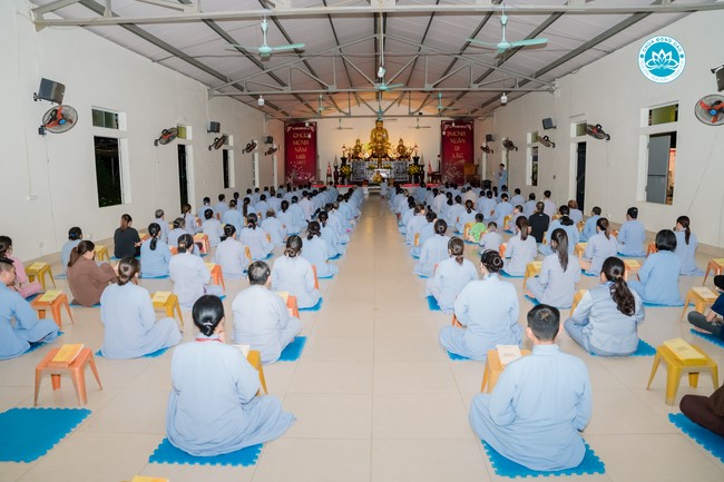 The Rite chanting Ksihitigarbha and the candle lighting night at Dong Cao Pagoda, Thanh Hoa