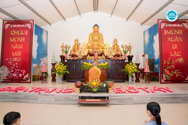 The Rite chanting Ksihitigarbha and the candle lighting night at Dong Cao Pagoda, Thanh Hoa